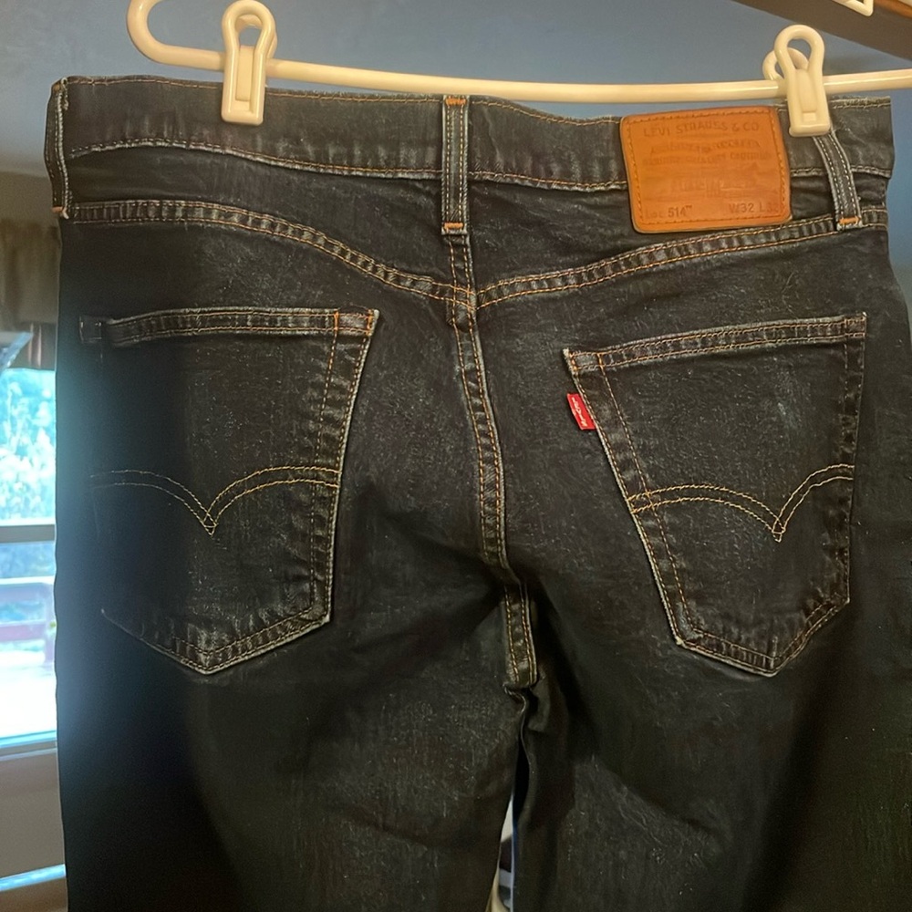 Levi's 32x32 Straight Leg Jeans.